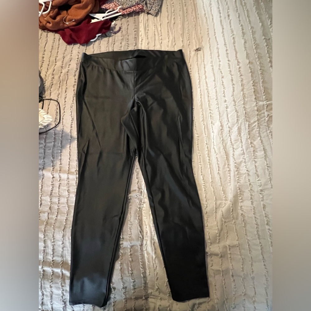 New never worn Torrid black pleather legging - Picture 2 of 3